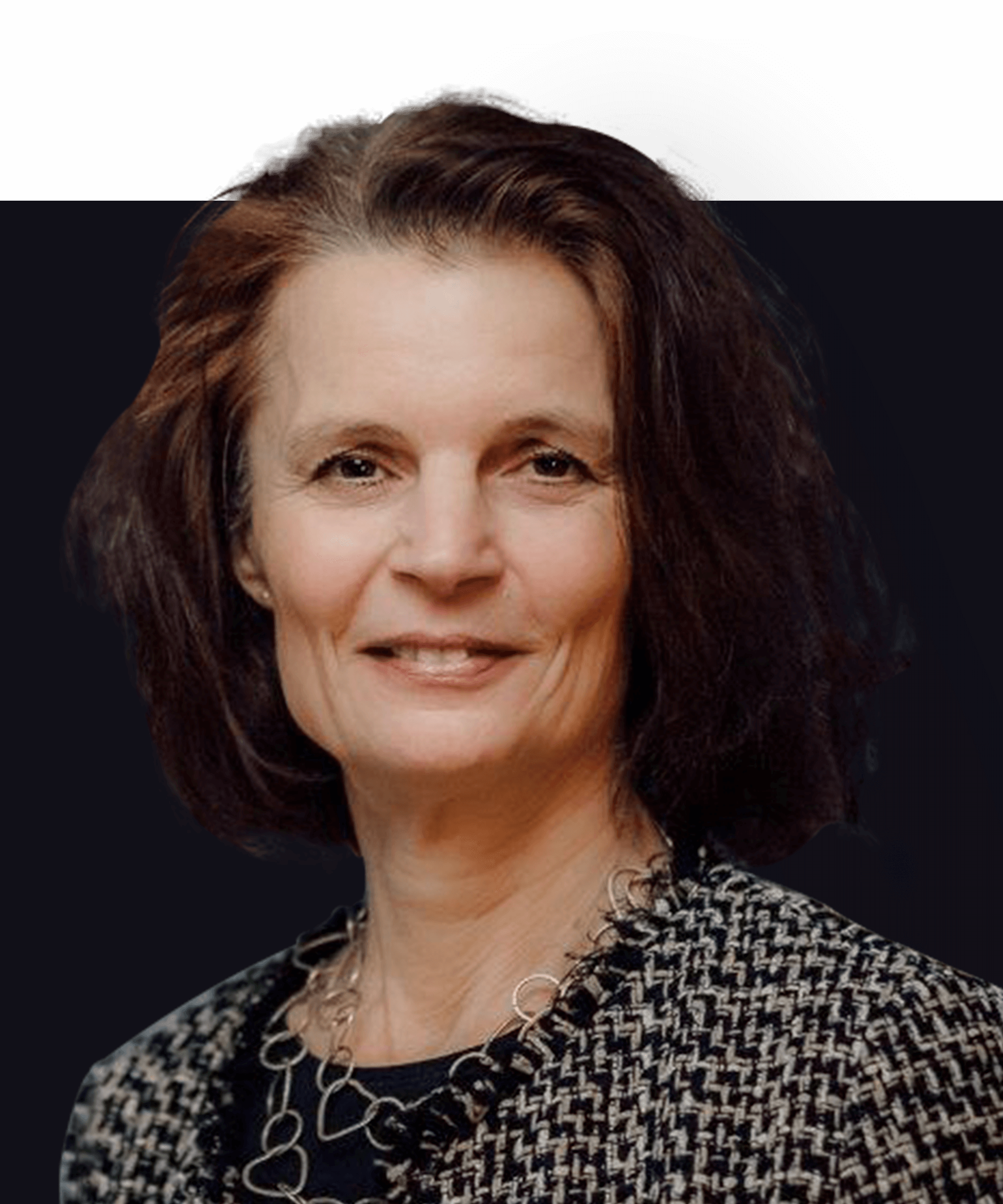 Plan de tête du directeur général allemand Rosmarie Dammler. Il s'agit d'une femme de race blanche aux cheveux bruns courts et aux yeux foncés. Elle porte une veste élégante et sourit à l'appareil photo.